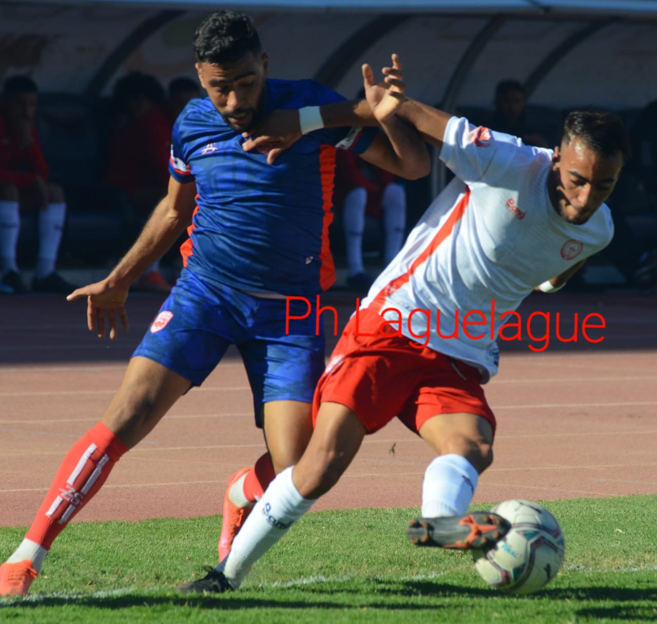 تعادل عادل للفريقين في مباراة نادي الكوكب الرياضي المراكشي والنادي الرياضي المكناسي (0-0).