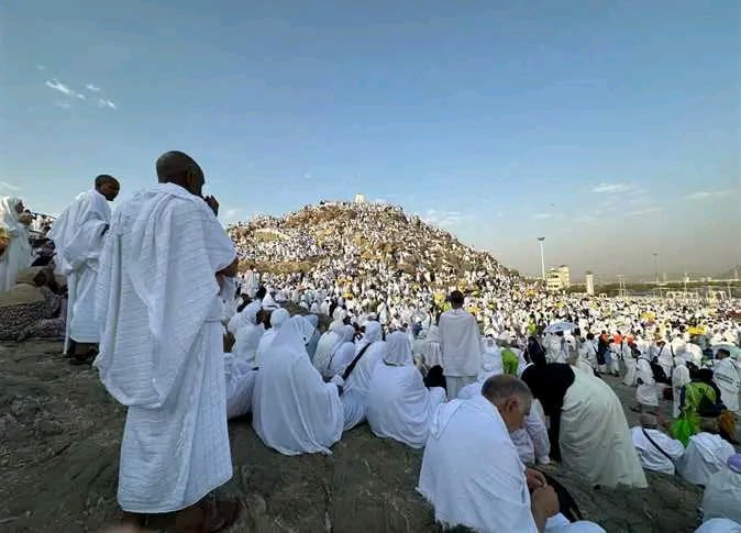 حجاج بيت الله الحرام يؤدون طواف الإفاضة في أول أيام عيد الأضحى المبارك