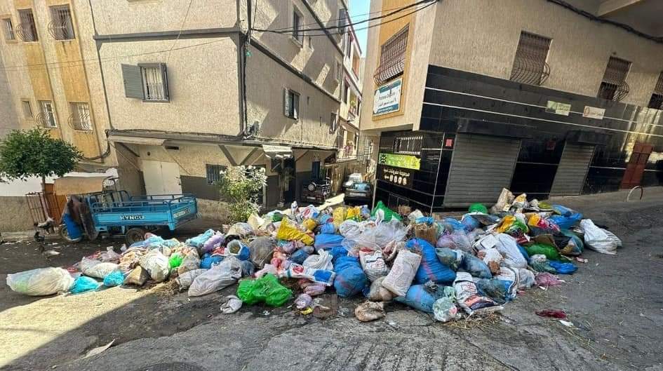 طنجة :شركات النظافة تغرق المدينة في الأزبال بمناسبة عيد الأضحى