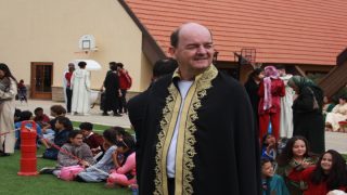 أطر وتلاميذ مدرسة الأخوين بإفران تحيي ذكرى المسيرة الخضراء وتنظم يوما مغربيا بمشاركة الأباء والامهات