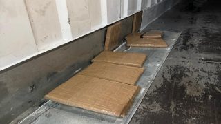 “إحباط عملية تهريب دولي للمخدرات وحجز 148 كيلوغراماً من الشيرا بميناء طنجة المتوسط”