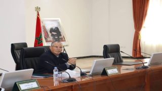 قرار عاملي جديد لتنظيم قطاع سيارات الأجرة بإقليم العرائش: نموذج في الحكامة التدبيرية