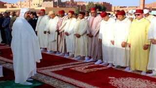 السيد عامل إقليم تنغير يؤدي صلاة عيد الفطر المبارك مع جموع المصلين