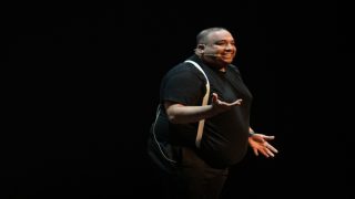 الزبير هلال يبهر جمهور الدار البيضاء في عرضه الكوميدي الثاني “الهروي شو” بسينما ميغاراما