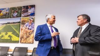 تكريم جديد لمسيرة استثنائية: الدكتور صديقي يُتوّج بجائزة “الإنجاز المتميز” بجامعة مينيسوتا الأمريكية