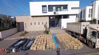 أمن مراكش يجهض محاولة تهريب 17 طنا و740 كيلوغراما من مخدر الشيرا