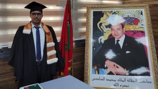 الطالب الباحث مصطفى عامري ينال شهادة الدكتوراه بميزة مشرف جدا ، مع تهنئة لجنة المناقشة .