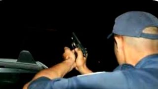 “شرطي بجرف الملحة يشهر سلاحه الوظيفي لتوقيف ثلاثة جانحين عرضوا الأمن العام للخطر”