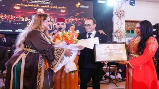 طهور يشعل مراكش في ليلة تكريم بحضور نجوم الفن والرياضة والسياسة
