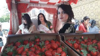 مدينة العرائش تحتضن الدورة الثانية من ملكة جمال الفراولة .