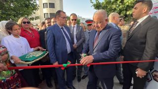 السيد عبداللطيف النحلي عامل عمالة إقليم الخميسات يفتتح معرض المبادرة الوطنية للتنمية البشرية بالخميسات