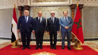 رئيس مجلس النواب ووزير الخارجية المصري يشددان على احترام سيادة الدول وتعزيز الدبلوماسية البرلمانية