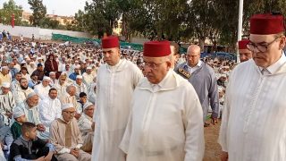 السيد عبداللطيف النحلي عامل إقليم الخميسات يؤدي صلاة عيد الاضحى بمصلى سيدي غريب