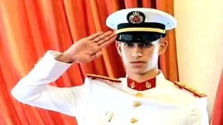 ولي العهد الأمير مولاي الحسن يلفت الأنظار بظهوره بزيه العسكري الجديد خلال حفل أداء القسم بتطوان