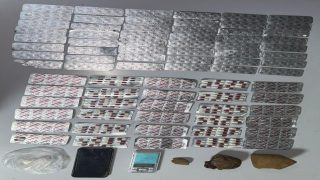 “فرقة محاربة العصابات بمكناس تطيح بمروج مخدرات مبحوث عنه وبحوزته كميات مهمة من الكوكايين والأقراص المهلوسة”