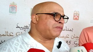 الفنان أمير على يشعل المنصة الدولية بساحة الهديم التاريخية.