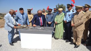 احتفالا بذكرى عيد العرش المجيد السيد عبداللطيف النحلي عامل إقليم الخميسات يضع حجر الاساس لبناء إعدادية تارميلات بجماعة اولماس