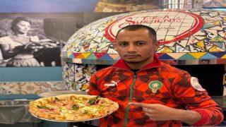 الشاف المغربي أيوب عياش يتوج بلقب أفضل صانع بيتزا في العالم بنابولي