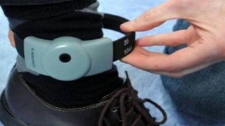 المحكمة الإبتدائية بطنجة تطبق أول حكم بالسوار الإلكتروني في المغرب