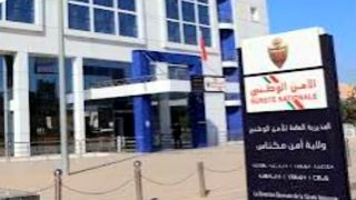 مكناس.. توقيف ضابط شرطة ممتاز متلبسًا بالابتزاز والرشوة وإخضاعه لبحث قضائي وإداري