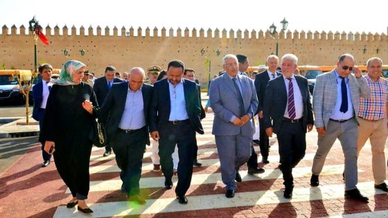 مكناس.. مبادرات تنموية بمناسبة عيد الشباب: حافلات للنقل المدرسي وسيارات إسعاف لدعم التعليم والصحة