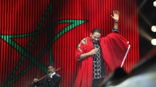 عياش يستحضر تجربة إعادة أغنية “صوت الحسن لأول مرة