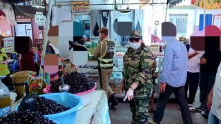 حملات لتحرير الملك العام بمكناس … انخراط فعّال رئيسة ملحقة الإدارية 12 السيدة لبنى الكواش وأعوان السلطة بسويقة البرج مولاي عمر