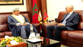 تعزيز العمل البرلماني الثنائي ومتعدد الأطراف محور مباحثات رئيس مجلس النواب وسفير سلطنة عمان