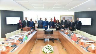 الوكالة الوطنية للتدبير الاستراتيجي تستقبل بعثة جيبوتية لتعزيز التعاون في مجال الحكامة وتدبير المساهمات العمومية”