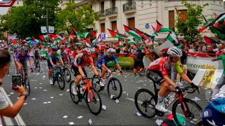 Madrid : des manifestations pro-palestiniennes interrompent la dernière étape de la Vuelta