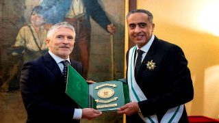 المدير العام للأمن الوطني ولمراقبة التراب الوطني يتقل د وسام الصليب الأكبر للاستحقاق للحرس المدني الإسباني