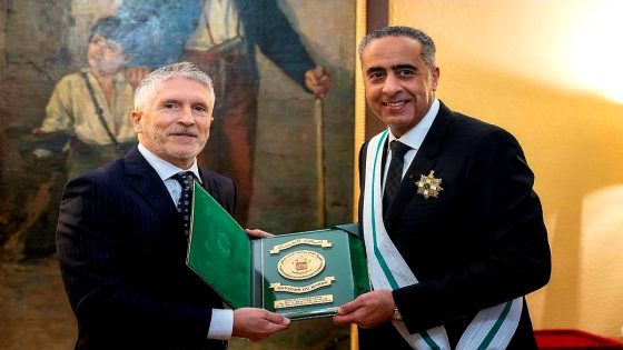 المدير العام للأمن الوطني ولمراقبة التراب الوطني يتقل د وسام الصليب الأكبر للاستحقاق للحرس المدني الإسباني