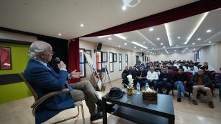 مؤسسة جون جوريس بالدروة تجمع التلاميذ بمعنينو في نقاش وطني حول الحكم الذاتي