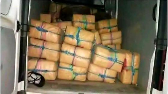 من بني ملال إلى الرماني.. مطاردة أمنية مثيرة تُسقط شاحنة محمّلة بأطنان من الحشيش وتفكك شبكة تهريب خطيرة