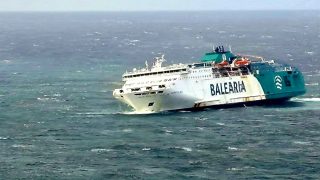 رحلة بحرية عصيبة بين سبتة والجزيرة الخضراء تتسبب في خسائر مادية جسيمة