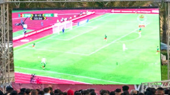 استعدادات صفرو للكان: :تحت إشراف باشا المدينة لجنة لمعاينة مكان تنصيب شاشة عملاقة وفضاء المشجعين بساحة باب المقام