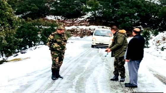 السلطات المحلية بالجماعة الترابية أولماس تنجح في إزالة الثلوج وفتح الطريق بدوار تيفوغالين