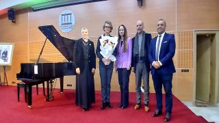 الفنان الروسي بيوتر إكولوف يحيي حفلا موسيقيا ببيت الصحافة بطنجة