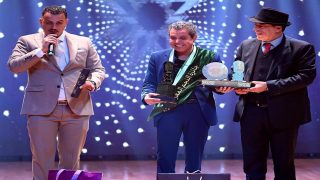 تكريم الفنان عبد الكبير الركاكنة في حفل جائزة النجم المغربي لسنة 2025