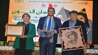 تكريم بنموسى ونجوم وعشيق وعرض معجزة في افتتاح مهرجان الفقيه بن صالح الدولي للمسرح‬