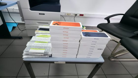 ضربة جمركية موجعة بطنجة المتوسط.. حجز iPhone 17 وهواتف سامسونغ داخل مضخة هوائية