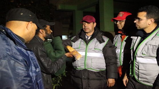 مكناس في سباق مع البرد القارس لحماية المشردين وكبار السن