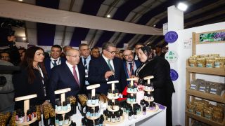 أخنوش يتفقد أروقة الملتقى الدولي للفلاحة بمكناس ويؤكد أهمية السيادة الغذائية