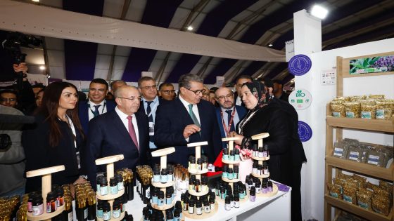 أخنوش يتفقد أروقة الملتقى الدولي للفلاحة بمكناس ويؤكد أهمية السيادة الغذائية