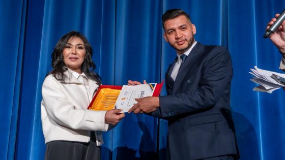 تكريم المسرحية سعاد خويي في ختام مهرجان صُنّاع المستقبل