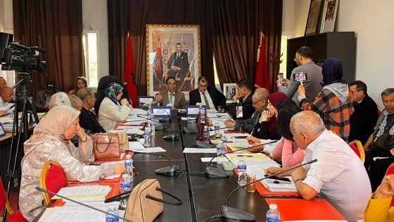 المجلس الجماعي للخميسات يصادق بالإجماع على 6 اتفاقيات شراكة لدعم الصحة والرياضة والثقافة وتنزيل العقوبات البديلة