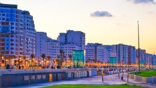 طنجة على إيقاع الأسود.. أرباب المطاعم والحانات يطلبون ساعات إضافية للنشاط