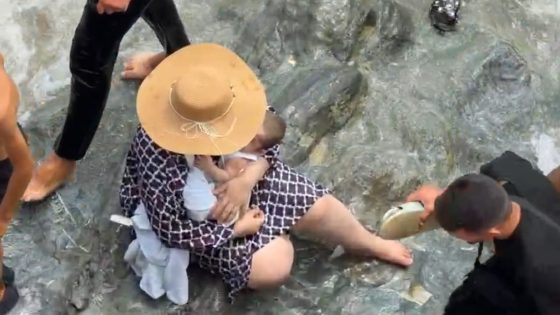 من حضن الأم إلى المجهول… مشهد يهز الضمير ويطرح أسئلة على السياسات العمومية