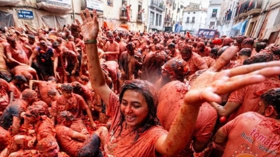 بونيول الإسبانية تتحول إلى بحر من الأحمر في ذروة احتفالات «لا توماتينا»